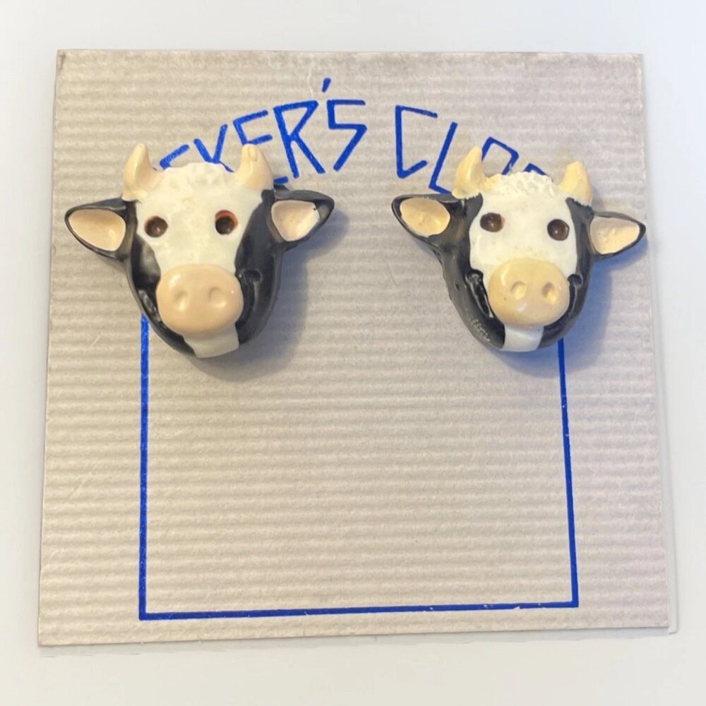 Beeker's Closet Resin Figural Cow Head Stud Pierced Earrings Vintage.